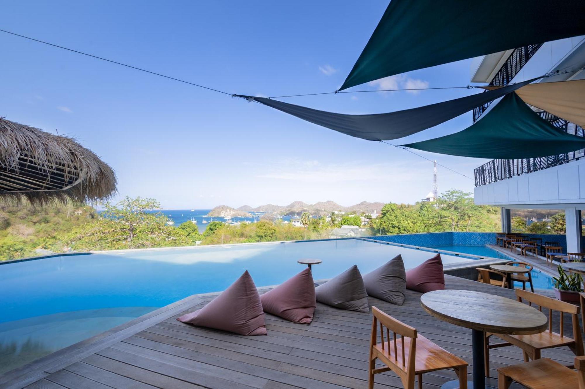 Zasgo Hotel Labuan Bajo Exterior photo
