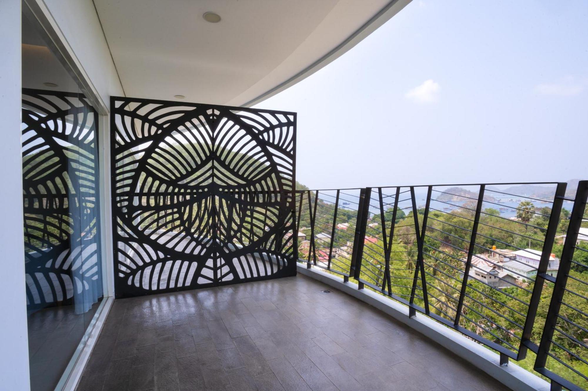 Zasgo Hotel Labuan Bajo Exterior photo